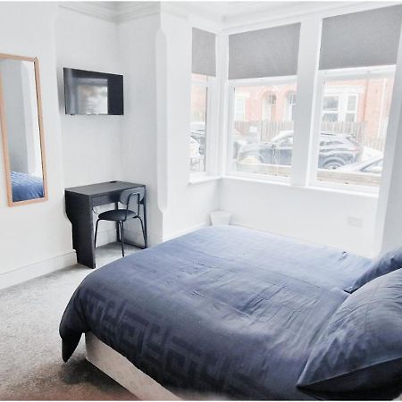 Double Room In Modern House Near 노팅엄 외부 사진