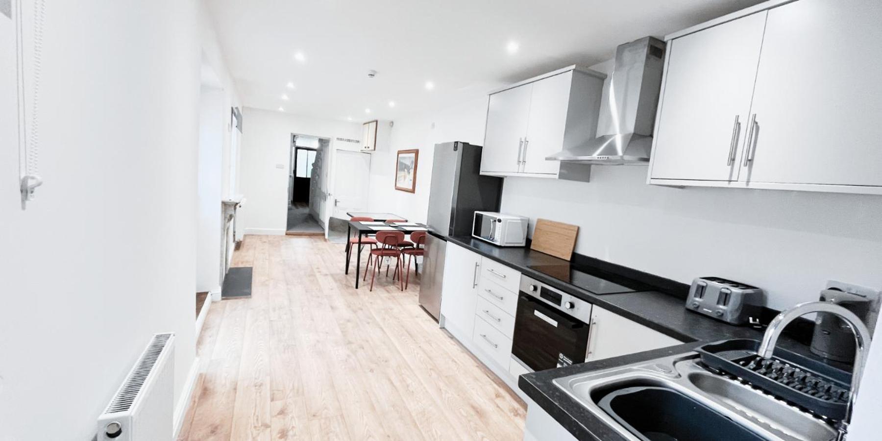 Double Room In Modern House Near 노팅엄 외부 사진